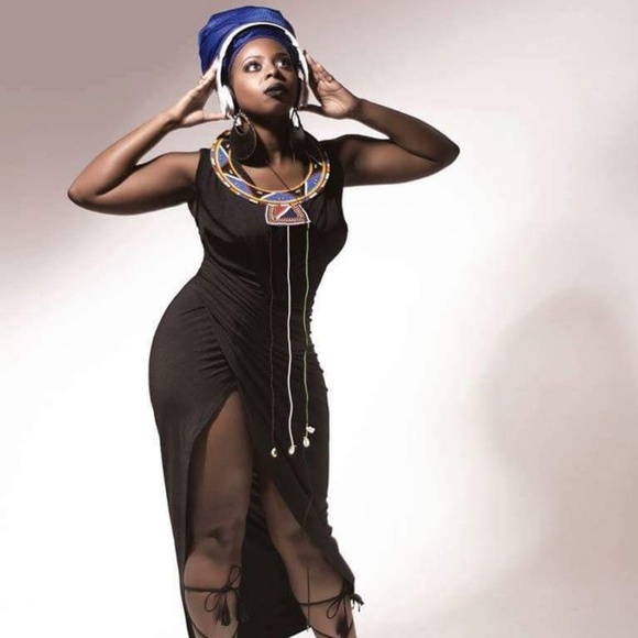 Meet your Posher, Queen Agnes - Picture 6 of 8